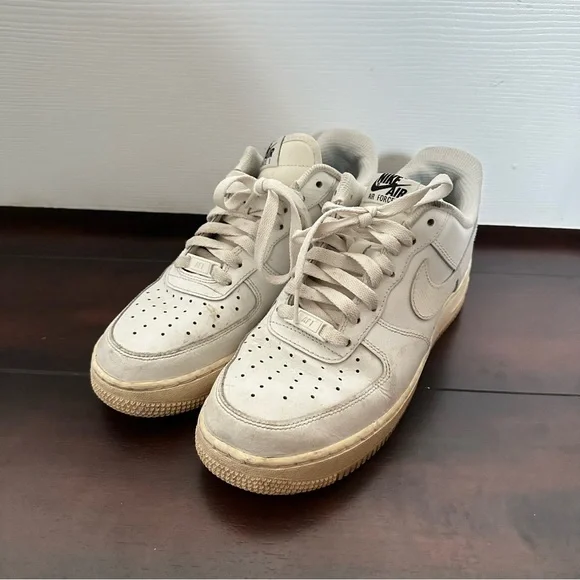 Size 8.5 Nike Women’s Air Force 1 ’07 Low Sail Beige Leather Sneaker Casual Shoe - Picture 6 of 8
